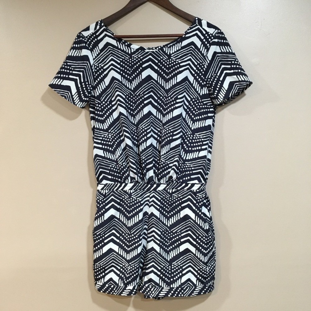 J.Crew Chevron Romper Womens 2 Navy White Preppy‎ Coastal Beachy Nautical Shorts